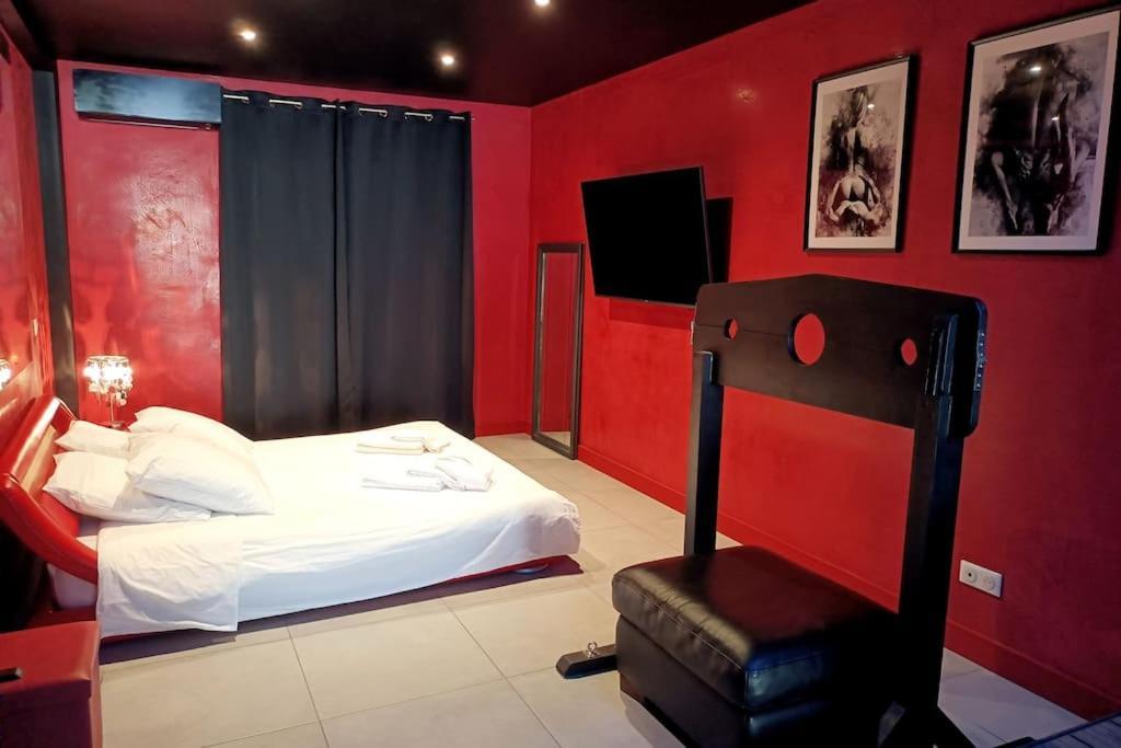 Appartement Balneo Et Sauna Prives The Red Room Моґійо Екстер'єр фото