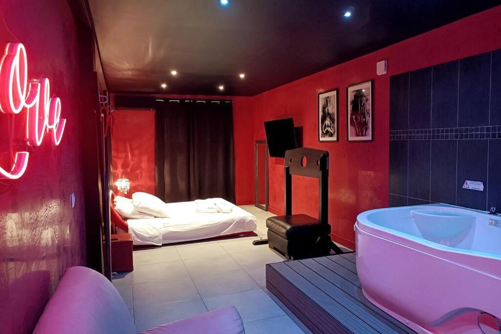 Appartement Balneo Et Sauna Prives The Red Room Моґійо Екстер'єр фото
