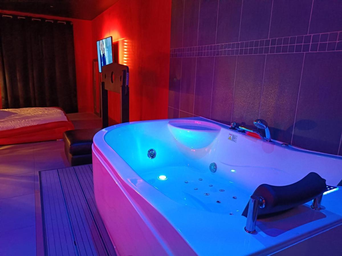 Appartement Balneo Et Sauna Prives The Red Room Моґійо Екстер'єр фото
