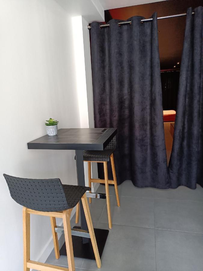 Appartement Balneo Et Sauna Prives The Red Room Моґійо Екстер'єр фото