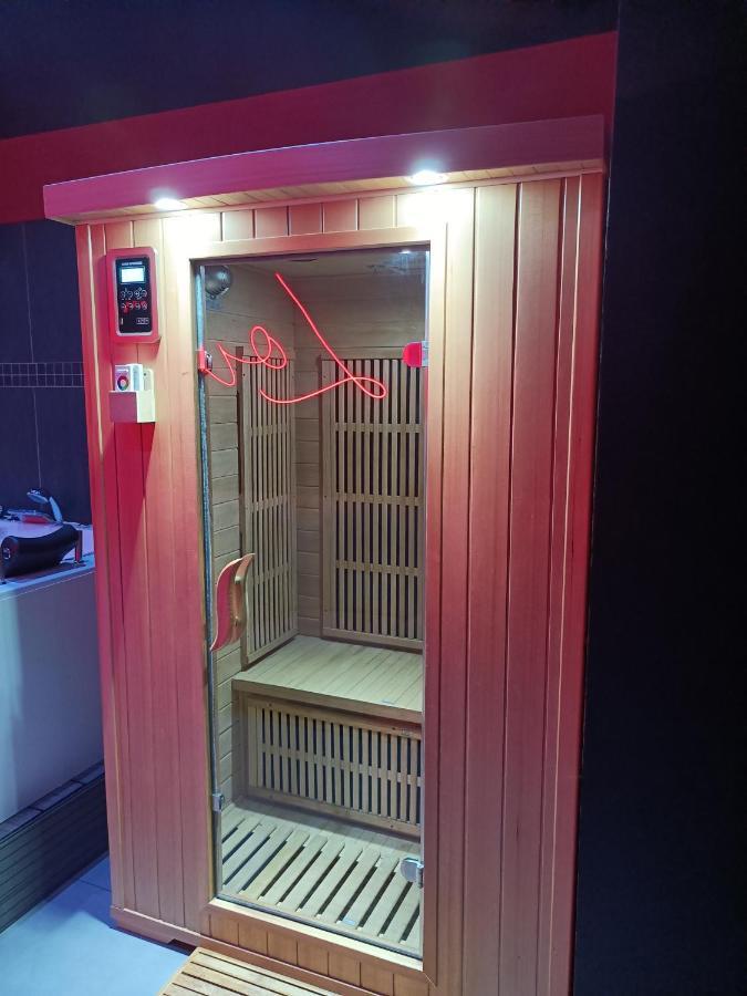 Appartement Balneo Et Sauna Prives The Red Room Моґійо Екстер'єр фото