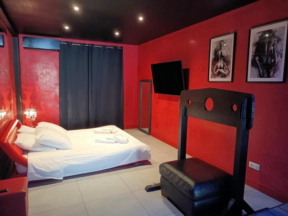 Appartement Balneo Et Sauna Prives The Red Room Моґійо Екстер'єр фото